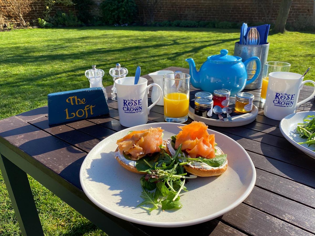 rosecrownsnetti's tweet photo. It’s so nice to be able to enjoy alfresco breakfasts again. Did you know that our famous breakfasts are available to non-residents too?

Call us to book your table and start the day the right way. 

#alfresco #breakfast #sunnyday #garden #pub #food #goodmorning https://t.co/9kAY9e7BIf