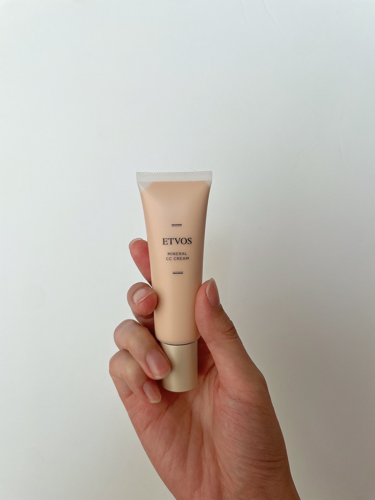 キリエ 美容大好きママ 外出しない日は エトヴォスのccクリーム使ってます コロナで外出減って使う頻度が増えました Spf38で石けんで落とせるのに 肌色を整えてキレイにみせてくれるので好き 保湿効果の高いヒト型セラミド配合で クレンジング不要