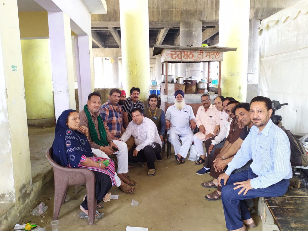NasviIndia's tweet photo. A wonderful discussion  with street vendor market leaders in Patiala. Discussion held on - #vendingCertificate #vendingZones #pmsvanidhi #digitalpayment #eshramcard #svanidhiseSamridhi #organising #GRC and Dry ration kit distribution https://t.co/SAKjUYF58d