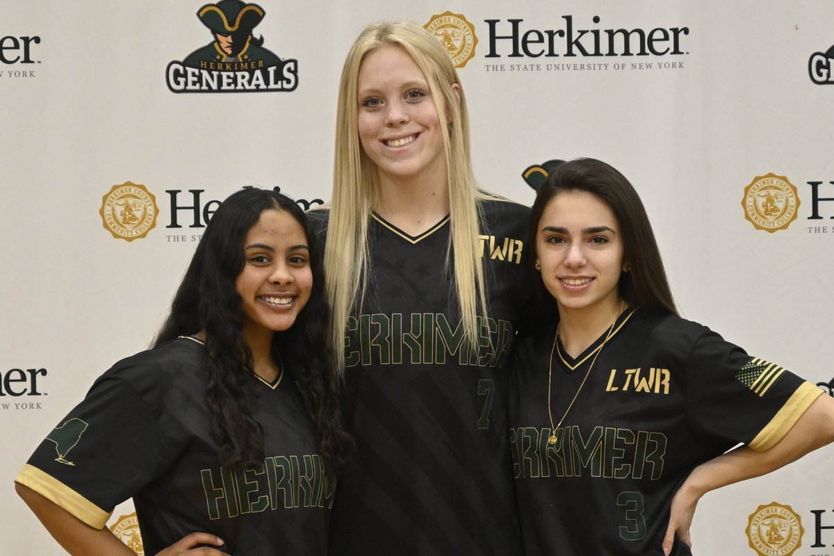 HerkimerGeneral's tweet photo. 🚨GAMEDAY!!🚨 Herkimer Softball takes on Southeastern CC-Whiteville and @JolietJrCollege. Game times are scheduled for 3:30 and 5:30!! #Rollgens #bouceback https://t.co/B9miKJ5bSx