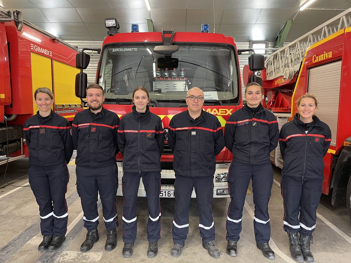 PompiersBCO's tweet photo. #Avancement 

Le CDC a procédé à la traditionnelle remise de galons aux SP étant nommés aux grades supérieurs. 

Bravo aux SP Océane GODAILLER et Alice SAUVAGE, aux caporaux Mélie NARANJO et Baptiste GARCIA et à là sergent Laurine AUZET. 

Félicitations aux promues ! https://t.co/wFLERxf6SN