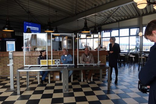 JolandaDeWitte's tweet photo. Rondje langs stembureaus en stem uitgebracht. Grote waardering voor de stembureauleden @ALBRANDSWAARDzh #laatjestemhoren !! https://t.co/69Q0IyKa2u