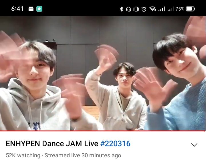 enhatbz_'s tweet image. Sabi ko tatapusin ko modules ko eh.. Dance live ang tinapos ko 😩 #PriorityFirst #KnowyourPriority #ENHYPEN