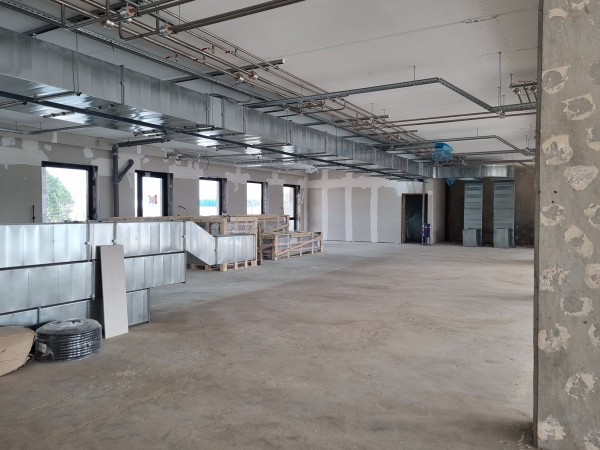 RaynalPessac's tweet photo. 🏢 Visite du chantier AMPeRIS : en partenariat avec la @SEML_RdL, nous voulons développer un véritable éco quartier à vocation économique. Je souhaite faire de #pessac une référence en matière d'intelligence artificielle, de santé et de "smart city".
#innovation #écologie https://t.co/QKhJGSqEAx