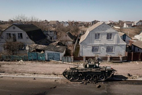 The wreckage of tanks among the ruins in Ukraine are symbolic of the problem that will follow any peace: rebuilding is going to be very, very, very expensive.
#UkraineUnderAttack #UkraineWar #UkraineRussiaConflict #UkraineReconstruction