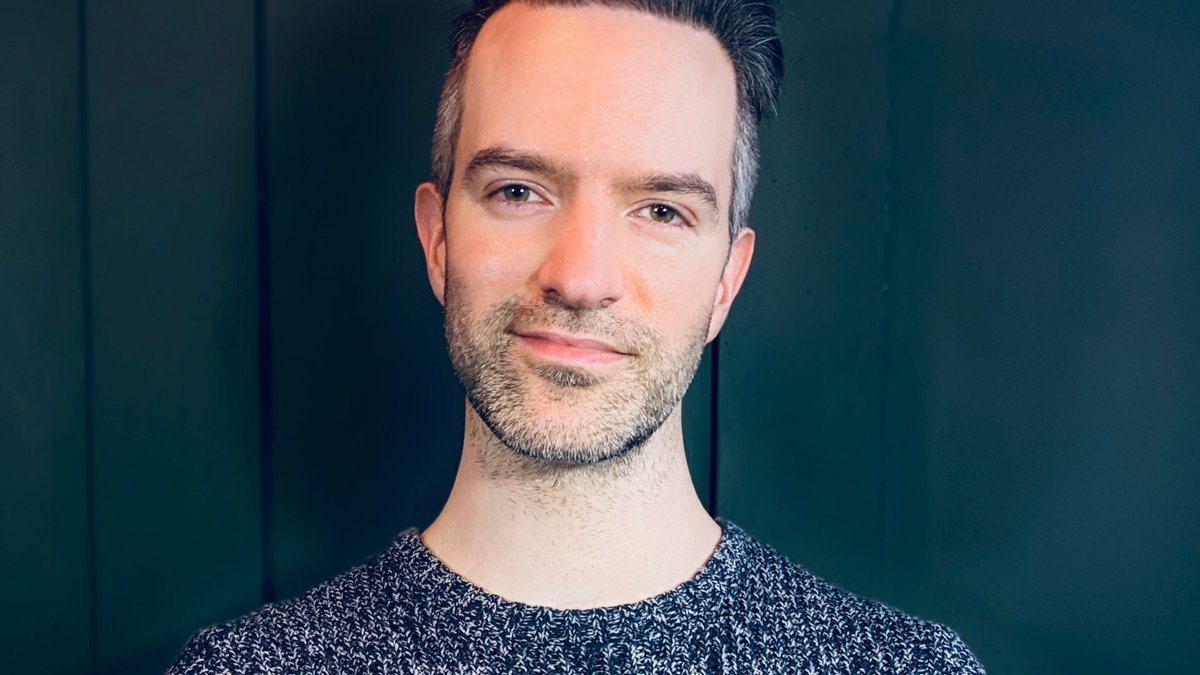 thebookseller's tweet photo. "Alex has written such a slick, clever and extraordinarily entertaining novel in The Housekeepers", @headlinepg pre-empts @Alex_P_Hay's @caledoniaaward winning debut! Read more about the deal here: https://t.co/mMUDxrqb75 https://t.co/tHEi35t7Hi