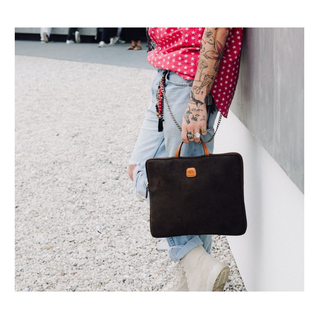 bricsmilanome's tweet image. How much life there is between one wait and another?

#bricsmilano #itravelbrics #Life #craftmanship #creation #madeinitaly #italianhandcraft #business #leatherluggage @DFCdubai @arabiancenter
