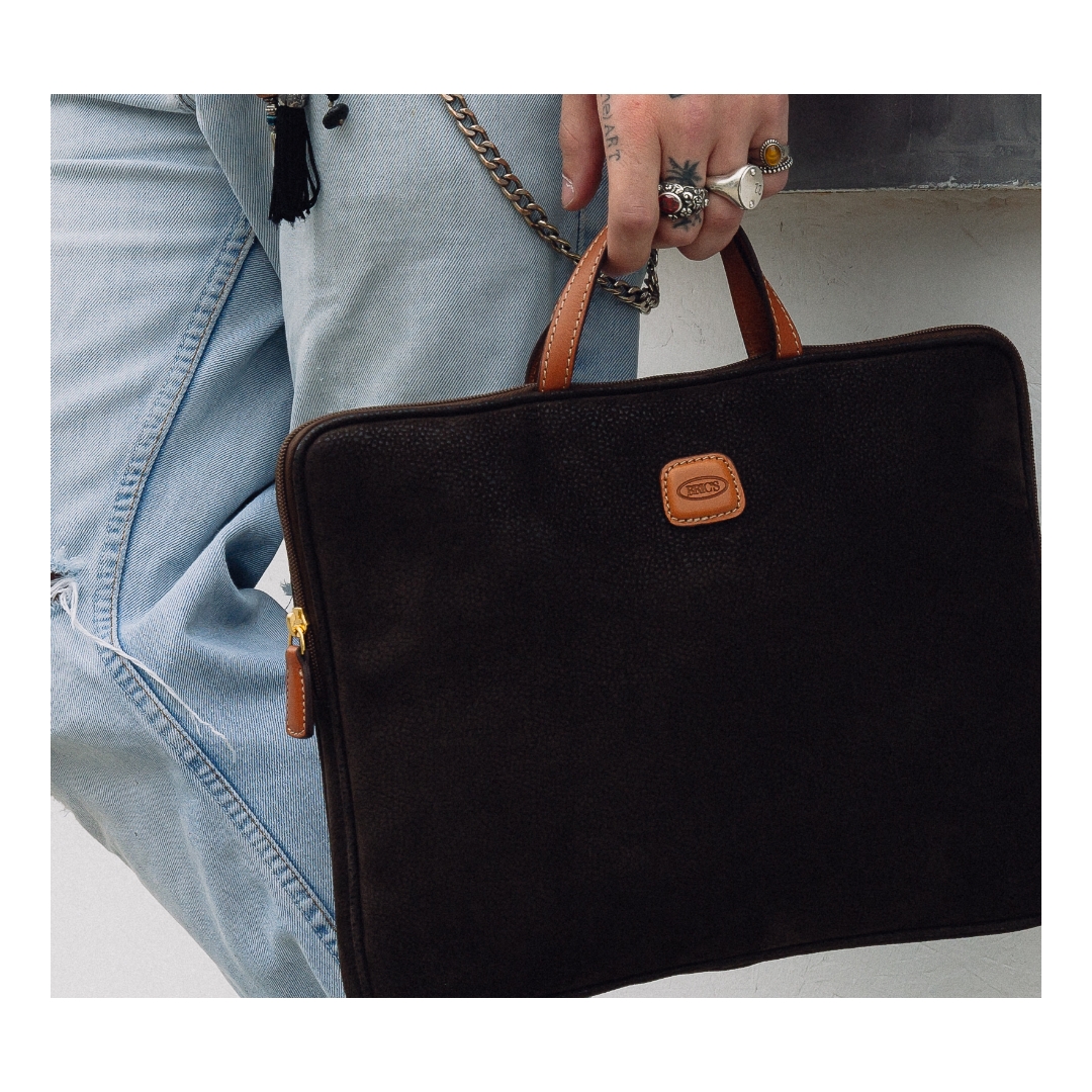 bricsmilanome's tweet image. How much life there is between one wait and another?

#bricsmilano #itravelbrics #Life #craftmanship #creation #madeinitaly #italianhandcraft #business #leatherluggage @DFCdubai @arabiancenter