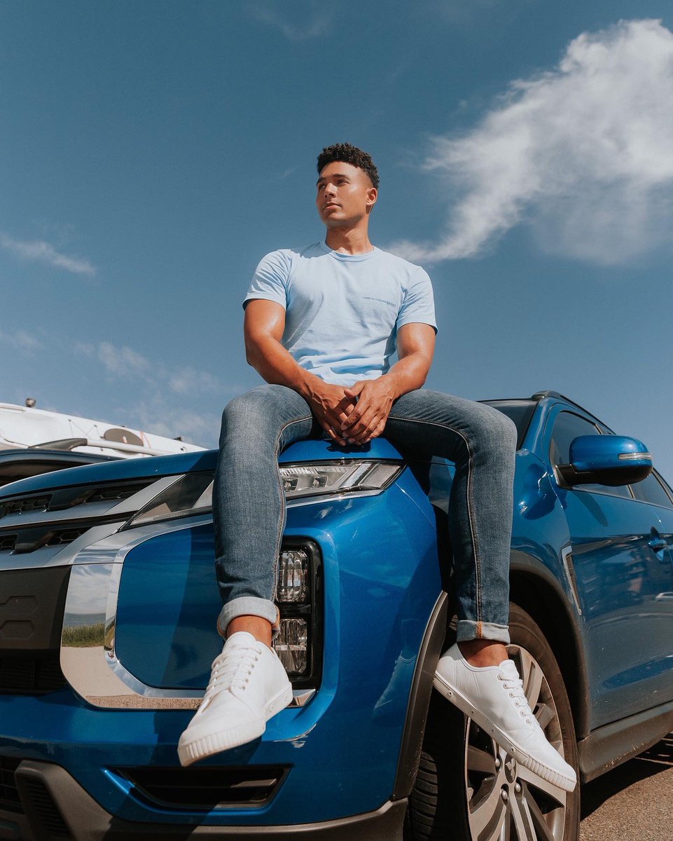 barry_conrad's tweet photo. One of my favorite ways to learn lines, write or take time out for myself is to just park up by the ocean, sit on my car and watch the waves breakโฆ ๐
#MitsubishiASX #BuiltToPackLifeIn @MitsubishiAust
๐ธ Jonathan Mendoza https://t.co/hwCdkFGKW8