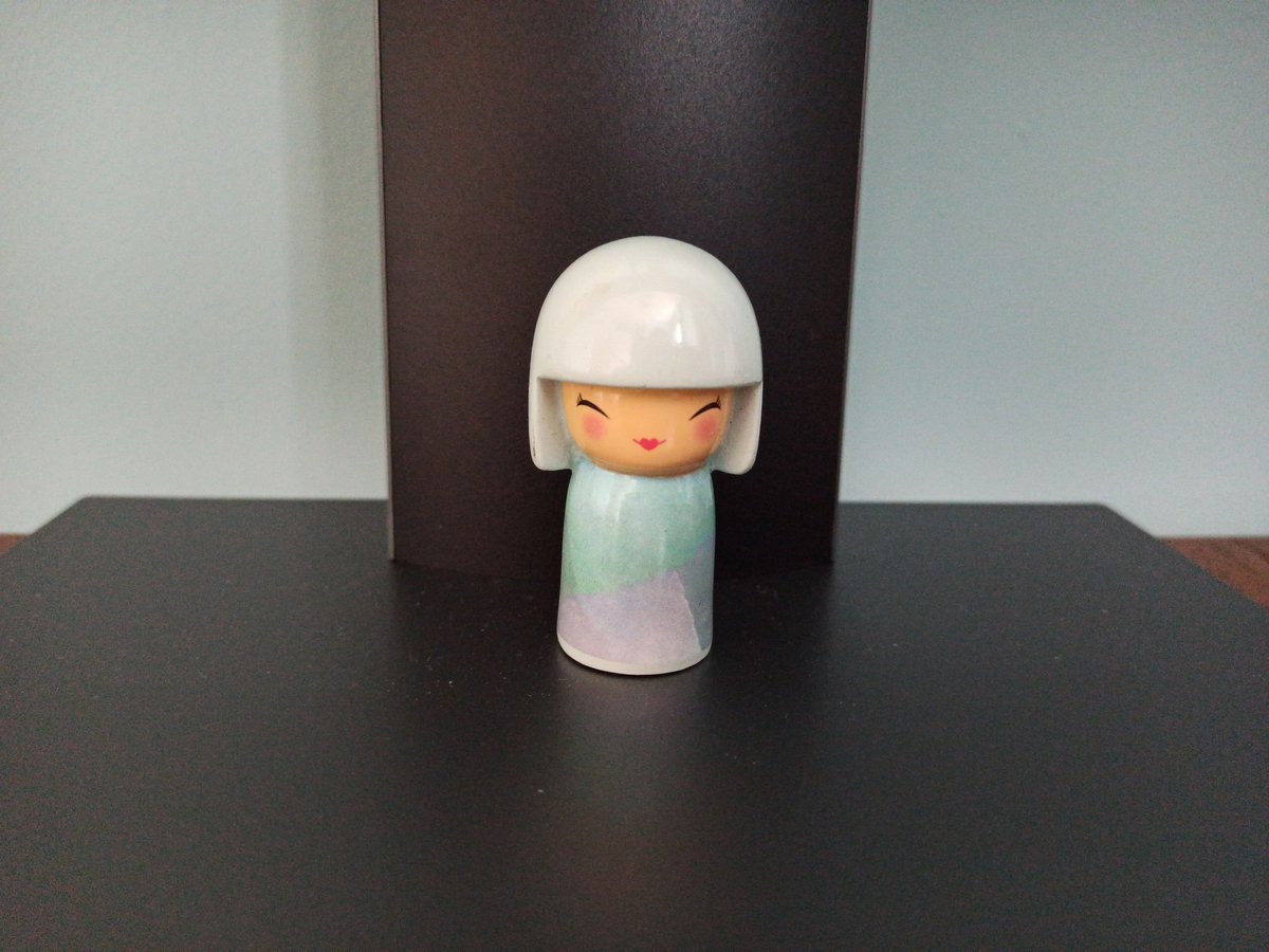 Suwen_He's tweet photo. Love the kokeshi from @skincity_uk , so cute! She is now my monitor buddy 😀 https://t.co/TB4bMUK5Um