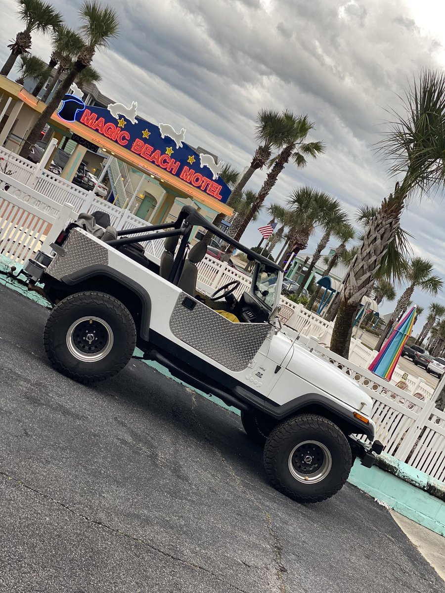 Olcracker's tweet photo. Mornin
@jeep #jeep #jeepview #SpaceGhost #yjsrule #vilanobeach https://t.co/N3J34Ysokh