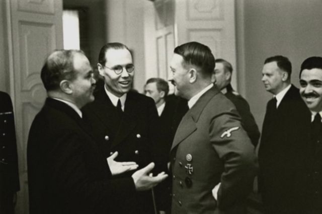 Meri_ja_ilmasto's tweet photo. @mrsorokaa #RussianPeace: "we will kill the rest of you a bit later"
Pictures: Vjatseslav Molotov in Berlin, November 1940, asking for Hitler's permission to totally destroy Finland AFTER the Winter war (30 November 1939 โ 13 March 1940).
#DoNotTrustThem
๐บ๐ฆโค๏ธ๐ซ๐ฎโค๏ธ๐ช๐บ https://t.co/AMxe4trMzJ
