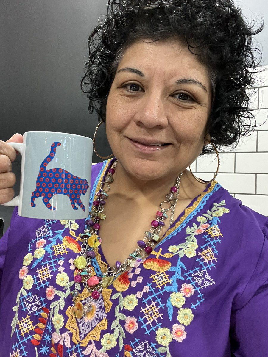 rosietexecano's tweet photo. I Love my new mug so much, Iโm going to take it behind the middle school and get it pregnant ๐๐๐ I crack myself up. Have an amazing day! โค๏ธ๐ก#30rock #traceymorgan #phish #donutcat https://t.co/k0o95FAuTX
