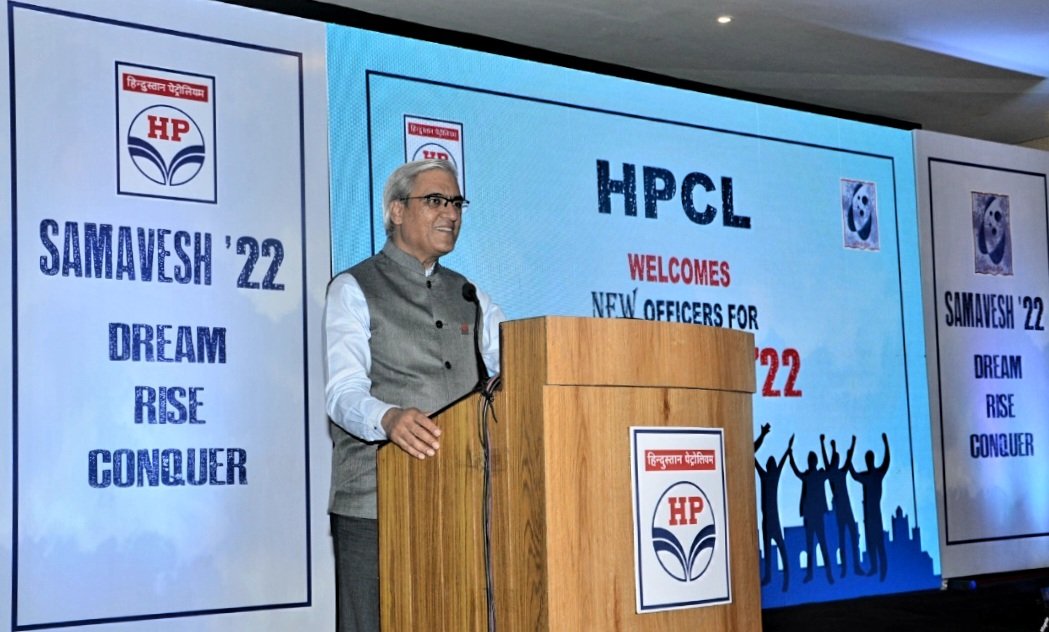 HPCL's tweet photo. C&amp;MD Sh MK Surana interacted with 112 new joinees of #Samavesh 2022 programme with engrossing reflections on his long &amp; inspiring  journey in #HPCL enlaced with thoughtful insights of wisdom &amp; knowledge captivating &amp; guiding young Officers in their path ahead #DeliveringHappiness https://t.co/kN1ePyYVdo