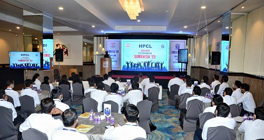 HPCL's tweet photo. C&amp;MD Sh MK Surana interacted with 112 new joinees of #Samavesh 2022 programme with engrossing reflections on his long &amp; inspiring  journey in #HPCL enlaced with thoughtful insights of wisdom &amp; knowledge captivating &amp; guiding young Officers in their path ahead #DeliveringHappiness https://t.co/kN1ePyYVdo