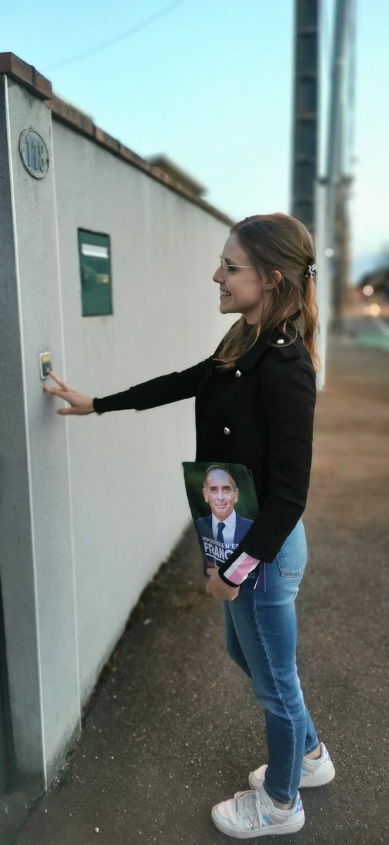 Erga3x's tweet photo. #Z0ZZ #ZemmourPresident2022 #RECONQUETE #LesFemmesAvecZemmour #generationzemmour
💪🇫🇷🌿 https://t.co/hVyxL8HOaL