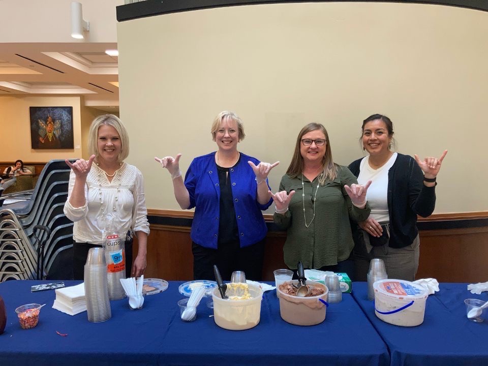 utsa_kceidssc's tweet photo. Thank you to everyone who came out to the Networking Luncheon and Dippin' with the Dean this week 🥳 A big thank you to all our guest speakers and a special thank you to our keynote speaker Armando! #UTSA #UTSAengineering https://t.co/3lo21QQur4
