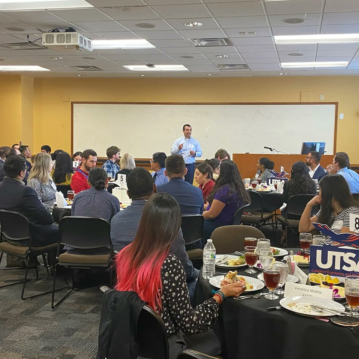 utsa_kceidssc's tweet photo. Thank you to everyone who came out to the Networking Luncheon and Dippin' with the Dean this week 🥳 A big thank you to all our guest speakers and a special thank you to our keynote speaker Armando! #UTSA #UTSAengineering https://t.co/3lo21QQur4