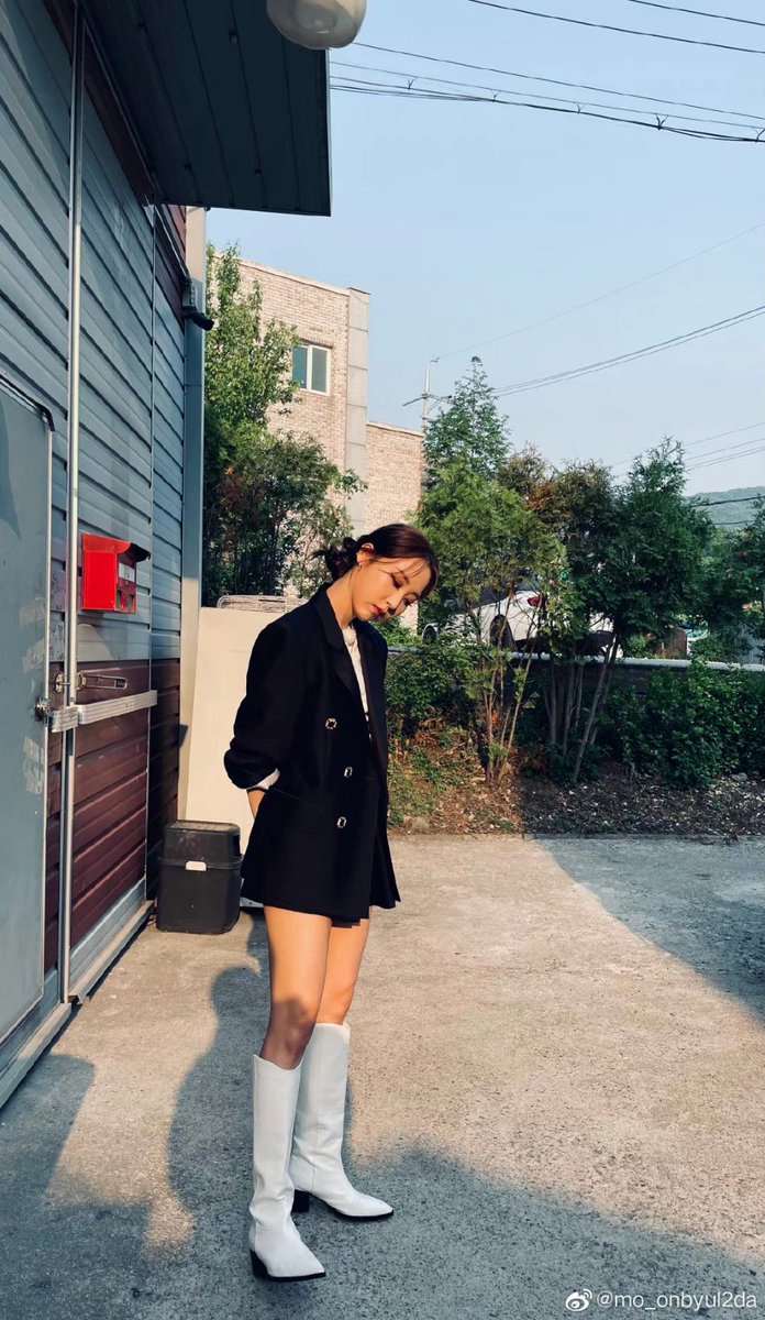 lunaestreIIad0s's tweet photo. [Moonbyul weibo]

MOOMOOS
Lets run well from tmr onwards🏃🏻‍♀️
Goodnight🌙

No matter what kind of nervouness it is
I won't be able to hide it infront of you☺️

https://t.co/fxZQvXYDG1

#MAMAMOO #MOONBYUL
#마마무 #문별
@RBW_MAMAMOO https://t.co/ETEQ7gkuvJ