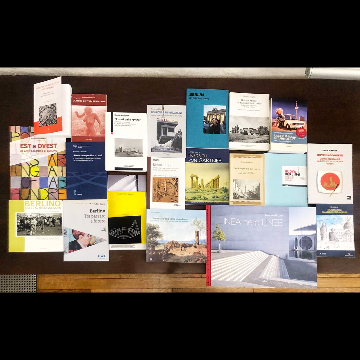 🇮🇹🇩🇪Per il #workshop "Memoria e architettura nella Berlino di ieri e di oggi. Sguardi interdisciplinari" si sono riuniti a #VillaVigoni studiose/i, professioniste/i che hanno posto #Berlino al centro del loro lavoro #fotografia #storia #memoria #cultura
<a href="/ziliobrand/">Francesca Zilio 🇮🇹🇩🇪🇪🇺</a> <a href="/lizacandidi/">liz</a>