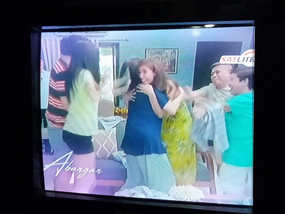 rosemarieanda's tweet photo. Nku apaka happy ng  Reyes fam...preggy na kaya si Melody??? Kaya abangan natin yan next week happy weekend po..
#FirstLadyMayPabertday
@sanya_lopez @SanyaWarriors https://t.co/NGodko9Eun
