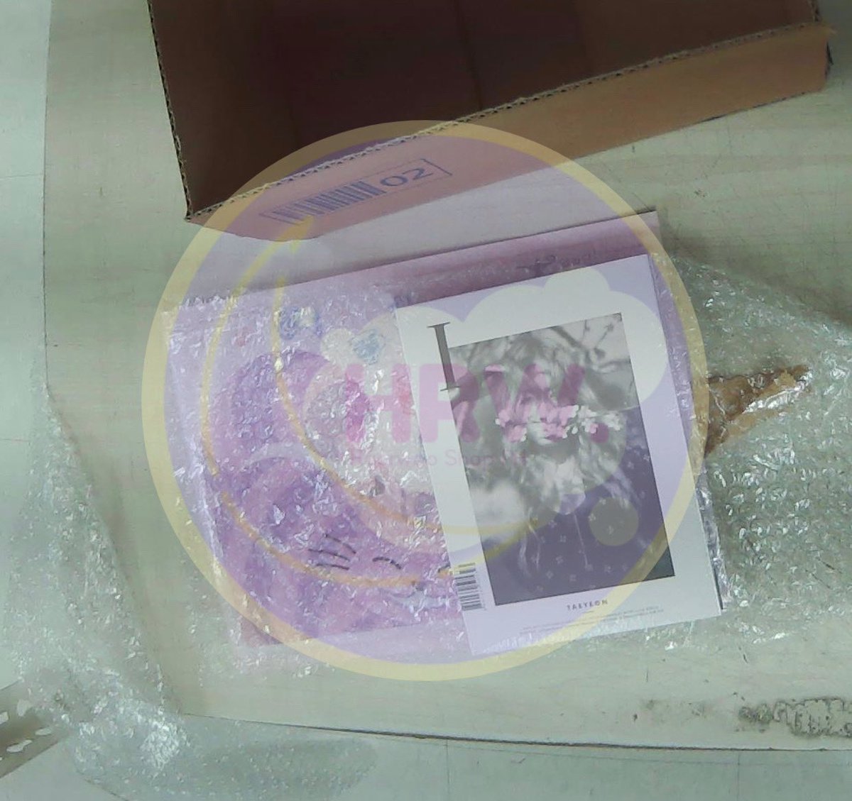 haorwooshop's tweet photo. #HRWUpdates
Taeyeon I and SVT Caratland 2021 Memory Book (1/2 Transaction) has arrived at our KR address.
Thank you for trusting us with your orders!
- HRW Team ๐ https://t.co/gr24YKmKoz