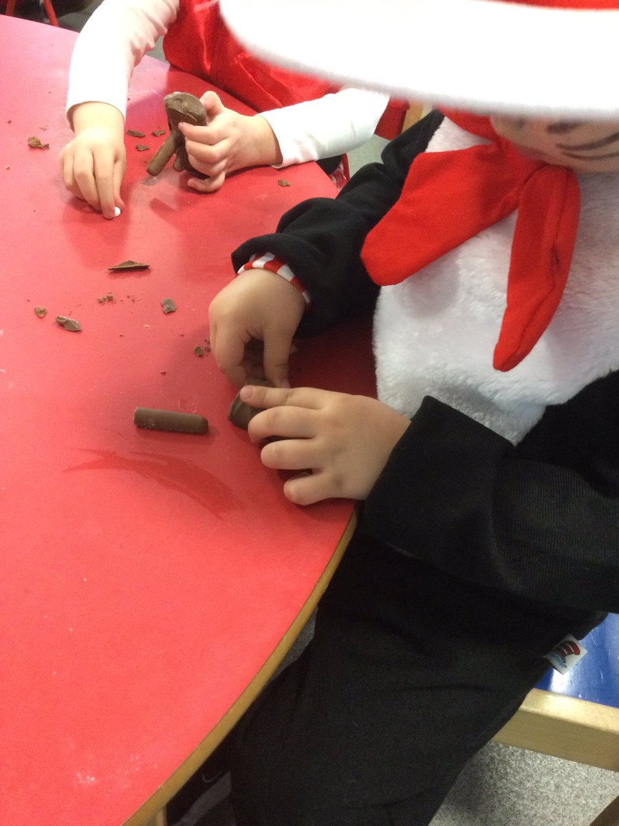 HTAClassKuczak's tweet photo. Our funky fingers challenge today was to make Stickman for World Book Day. He is one of our favourite book characters! We made him out of mini rolls and chocolate fingers. He was a delicious snack 😋 #HTAReads #Iamareader #WorldBookDay https://t.co/dbbzTz4nSb