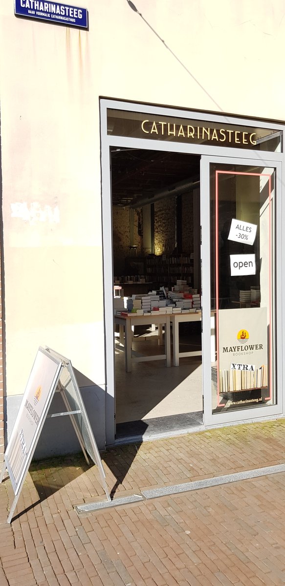 NEW: Mayflower Bookshop XTRA! You find our XTRA shop right next to your familiar Mayflower Bookshop in Leiden, on the opposite side of the Catharinasteeg, in the venue formerly known as LVC. In this pop-up shop you will find our discount section: all books are 30% off!