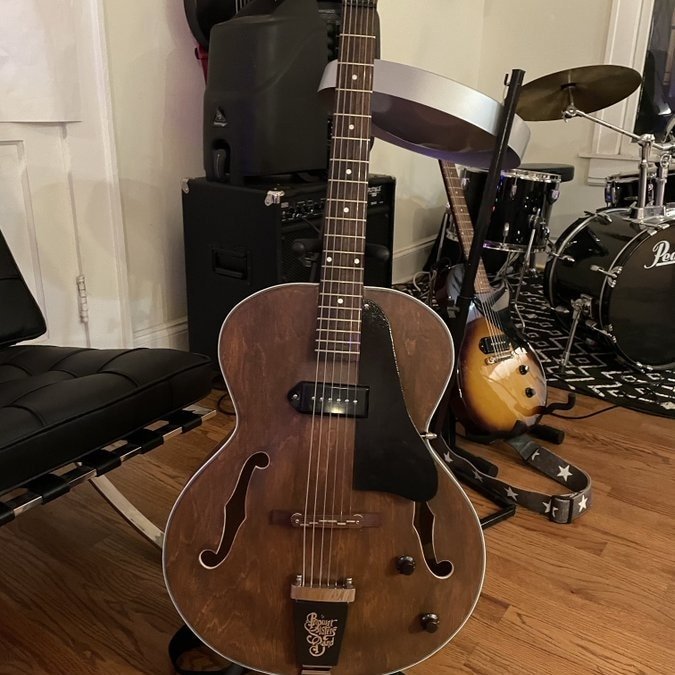 WoodyWoodcaster's tweet image. Who wants an ES-125 or ES-335 style guitar in the colors of Ukraine?