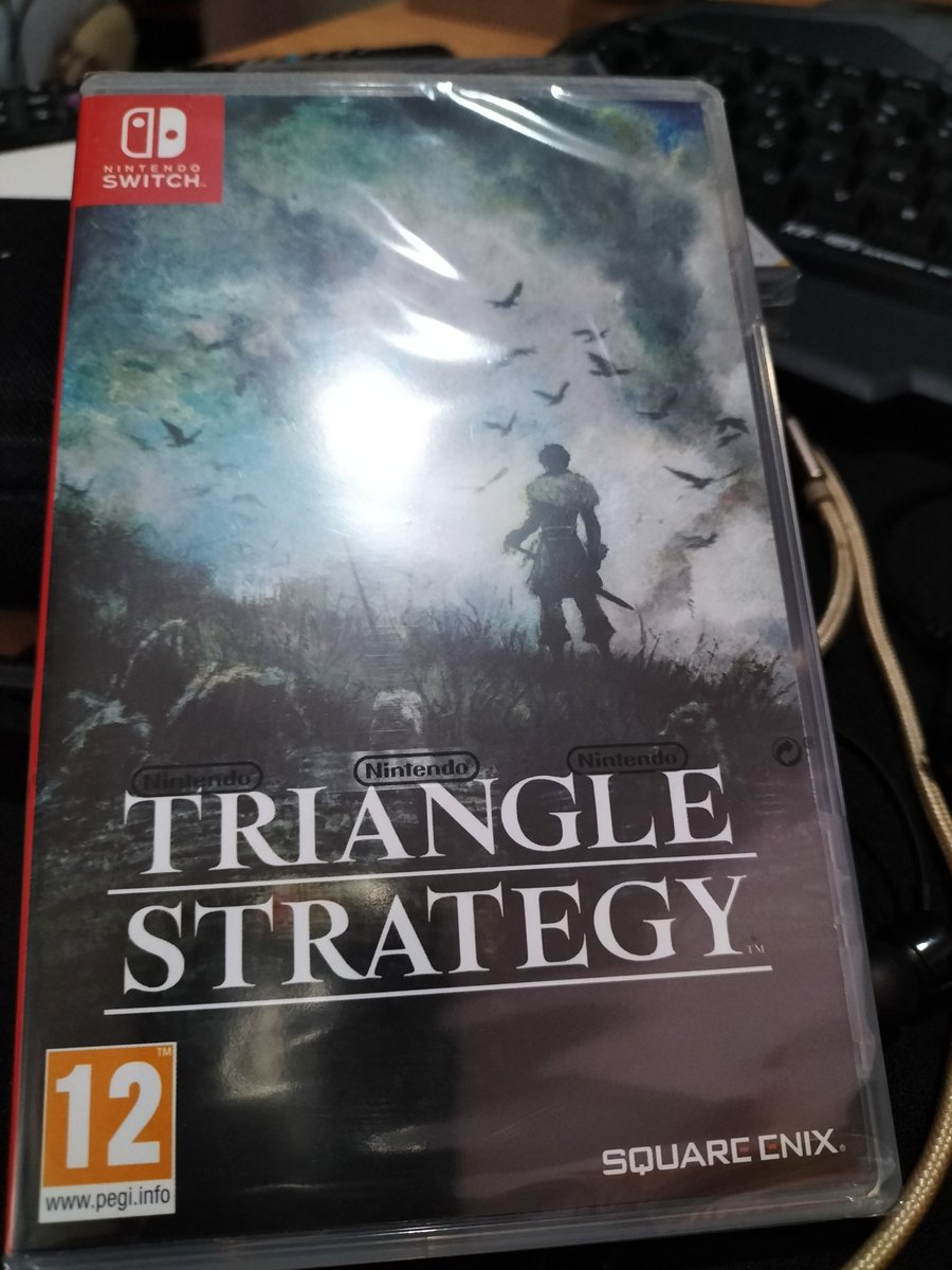ElusioxX's tweet photo. Gracias mi amor 😍😘 por el regalo de aniversario. Aunque yo te he regalado lo mismo pero edición coleccionista porque te quiero mucho. Gracias mi amor. Disfruta tu también de tu edición coleccionista que tú ya sabes que son más de juego único. #TriangleStrategy #NintendoSwitch https://t.co/JugEx8yjTA