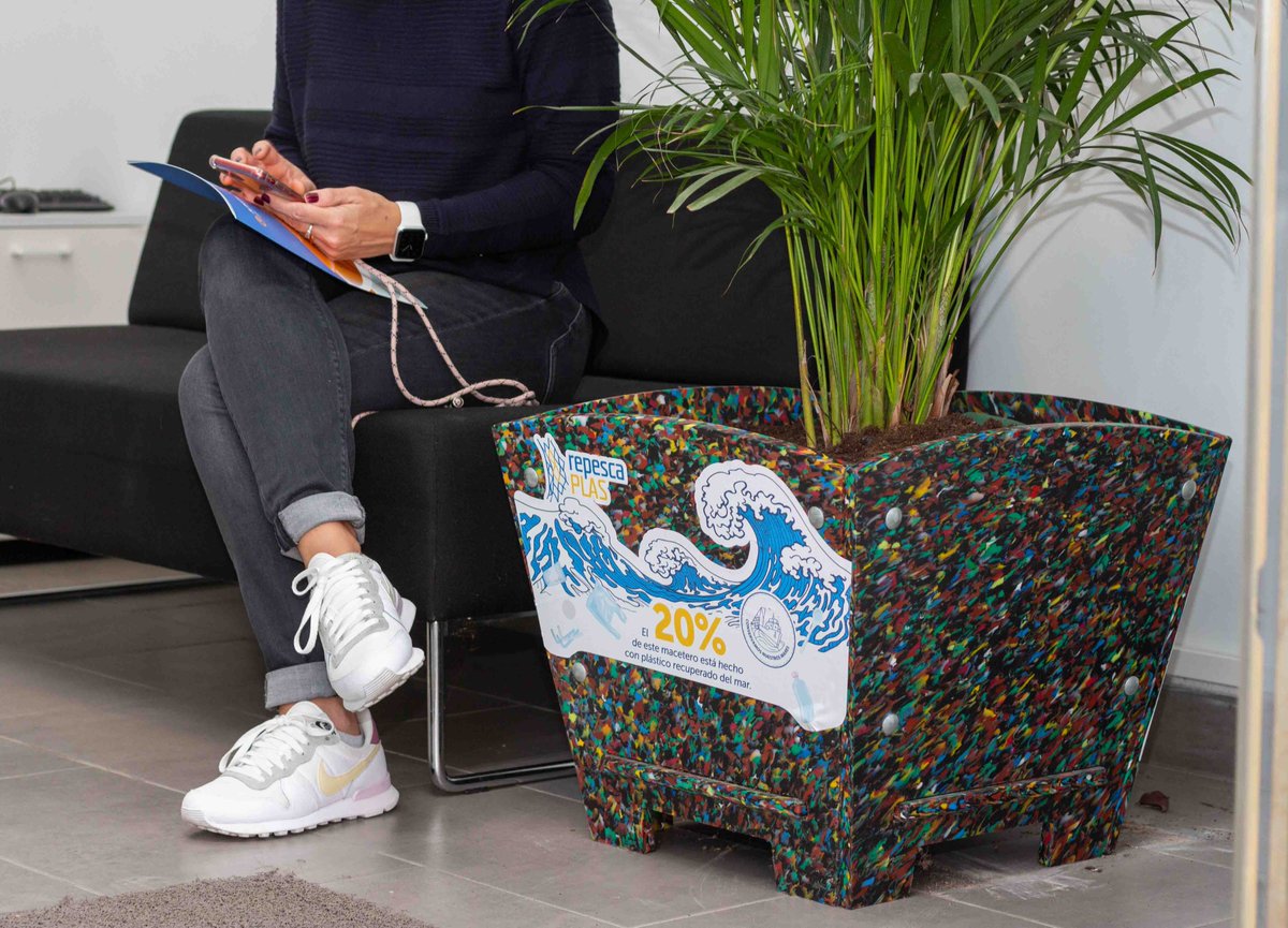 Plastico_Indl's tweet photo. Lixo plástico marinho é reciclado e transformado em móveis.
Instituto espanhol promove projetos que retiram resíduos plásticos dos oceanos e os reciclam, transformando o lixo marinho em móveis e outros artigos:
https://t.co/m9H2V38lqv
Sextou!
#reciclagem #recycling #reciclage https://t.co/L2Bnctg3Bd