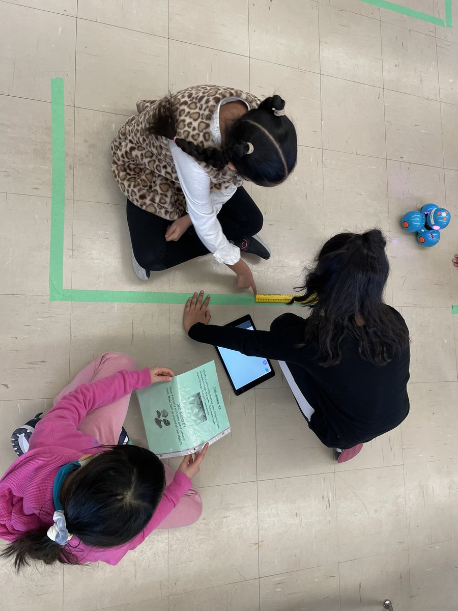 GracedalePS's tweet photo. Your wish is my command! Coding our Dash Robots! Math, coding,problem solving and lots of fun! @NandyPalmer @MiniRai17 @LC2_TDSB https://t.co/a5zyTonzSa