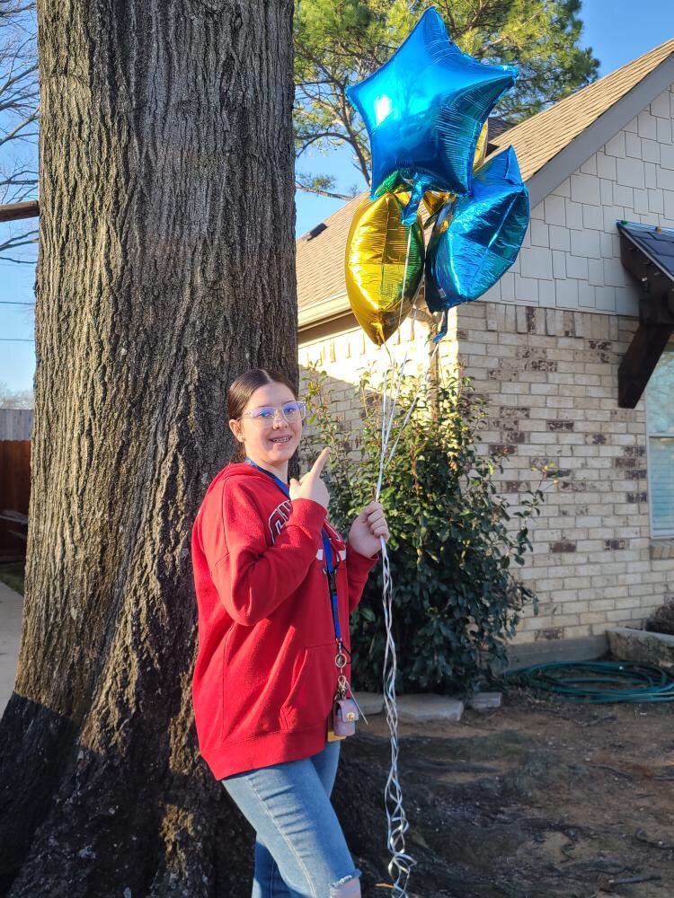SouthIrvingCA's tweet photo. Show some 💛 to our #BrandNewBlazer Hannah from @deZavalaMS 

🎉 What an exciting #TEALREVEAL! 🎉 Glad you #CHOSESOUTH https://t.co/SWziz2NgeU