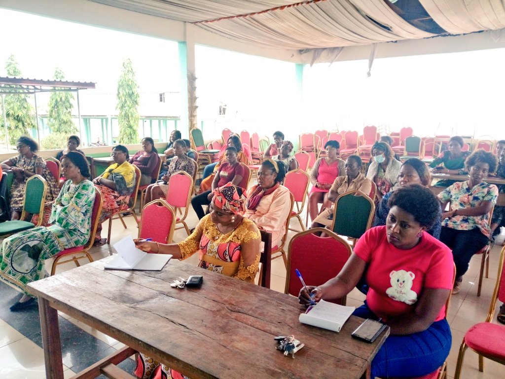 iaicmr_officiel's tweet image. 🔴 A l'aube de la 37ème JIF, les femmes de l'IAI Cameroun ont débuté ce 04/03/2022, par une conférence sur les thèmes : « Les problèmes gynécologiques (endométriose, myomes, fibromes) » « Les cancers (cancer du sein, col de l'utérus) » supervisé les Dr NTSAMA et Dr TSOUNGUI.