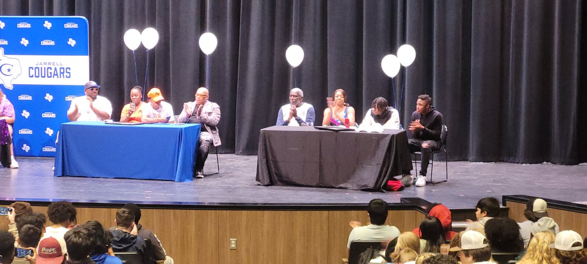 Congrats to 2 of our own <a href="/warren_jr2/">Derrick Warren JR</a> and <a href="/JamarriPrice1/">Jamarri Price</a> on signing to play at the next level. The dedication, work ethic, and leadership of these 2 young men is unparalleled. Proud to have had the opportunity to coach them for the last 3 years. Good luck and stay hungry!