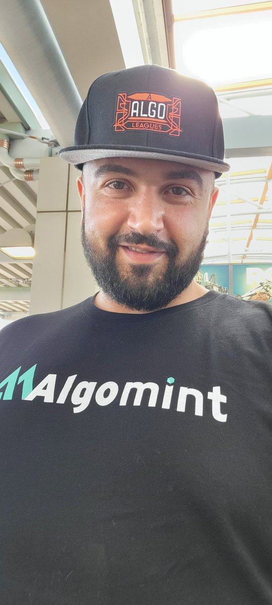 havehonorfaith's tweet photo. Feeling like @AlgoLeagues Algoman rocking the fitted and @Algomint_io screaming #algofam @algorand at @UniversalORL #AlgoNFTs 🦸🏻♂️❤🤙🚀☝️ https://t.co/DmopsHm6zX