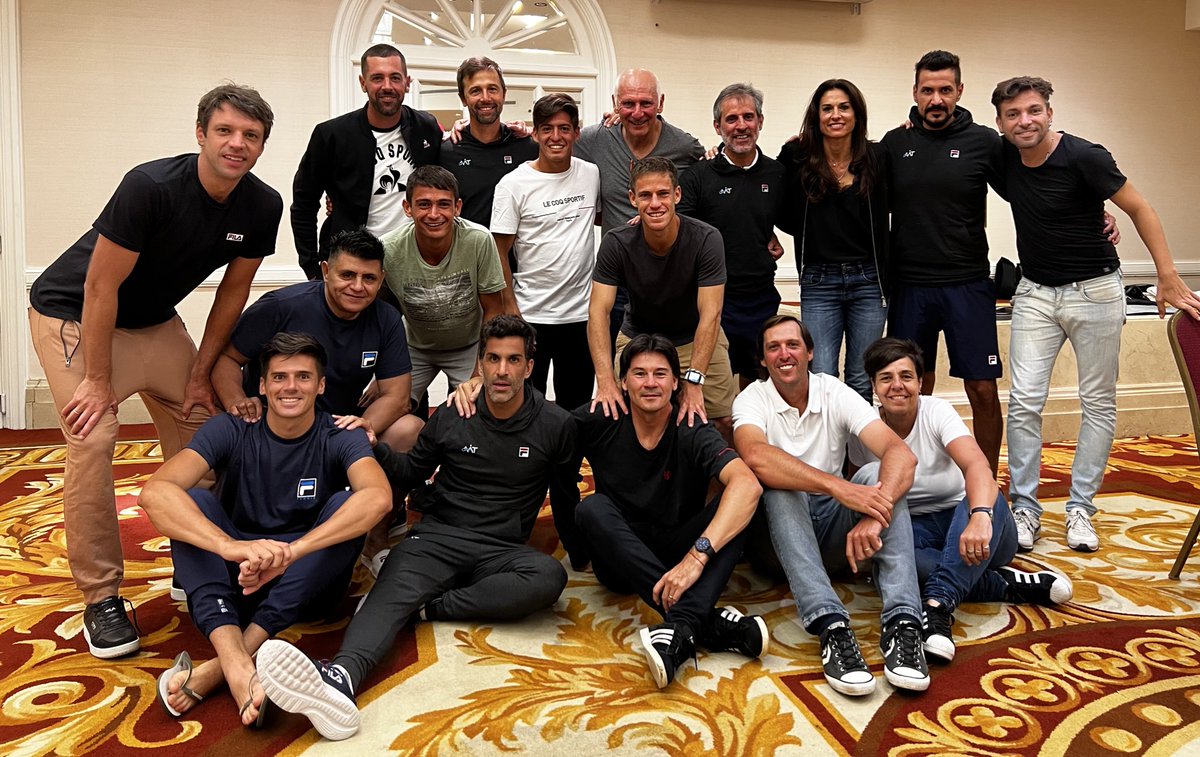 sabatinigabyok's tweet photo. Vamos Argentina!!! 💪🏼🇦🇷 ❤️ @dieschwartzman @sebaabaez7 @fedeecoria @HoracioZeballos @machigonzalez1 @guillecoria @CopaDavis @DavisCup #DavisCup #DavisCupQualifiers https://t.co/HdxImHum4R