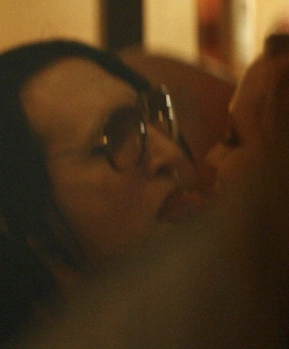 i_am_chaos_1's tweet photo. If you regret your past. You can. That’s okay. But don’t rewrite it to be a horror story. 

Look at both their faces.
Look at the body language. 

They cared about each other. They loved each other. 

#MarilynManson #EvanRachelWood #EvanRachelWoodIsALiar #IStandWithMarilynManson https://t.co/uze0zcuR7W