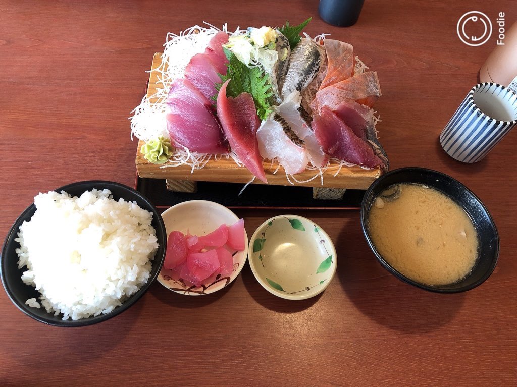 ちなぴょん こぶし組 今日は所用で休みだったので お昼ご飯は川島のそうま水産さんで 三代目刺身番長ランチ を食べた ボリュームたっぷり 海無し県で鮮度の良い刺身を食べられて大満足 ご飯と汁物 あら汁 と漬物はおかわり自由 川島の本店以外に ちなぴょん こぶし組 今日は所用で休みだったので お昼ご飯は川島のそうま水産さんで 三代目刺身番長ランチ を食べた ボリュームたっぷり 海無し県で鮮度の良い刺身を食べられて大満足 ご飯と汁物 あら汁 と漬物はおかわり自由 川島の本店以外に