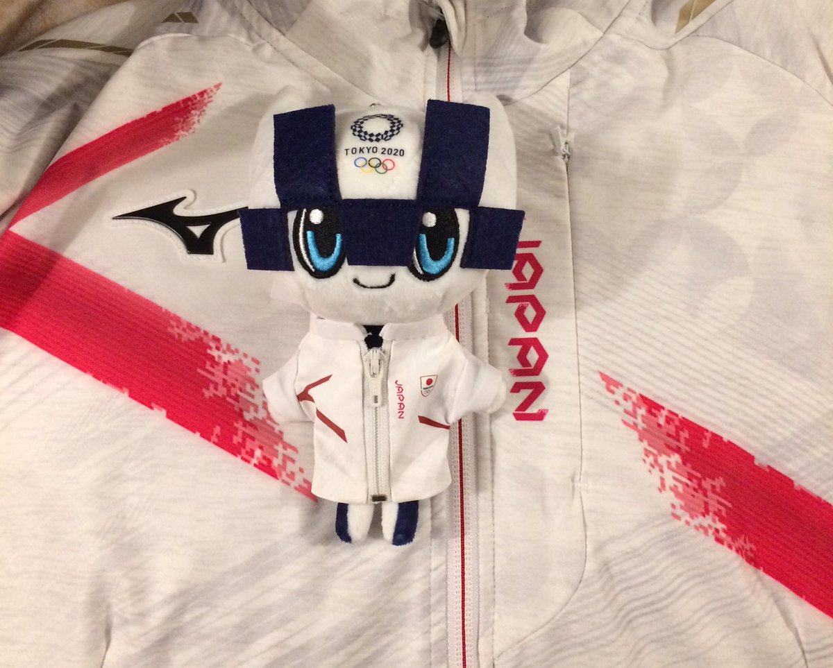 DonnaMiraSome's tweet photo. 五輪前に我が家の応援団ミライトワにJAPANジャージしつらえました🧵
1作目は適当に作ったけど、今回は型紙起こして作成✂️
@nuinuipe さんのサイトを参考にさせていただいています🙏🏻 https://t.co/gYtSKpi8PI
（ツリーで繋げます→

 #ミラソメ手芸部 #ミラソメ手芸チャレンジ
#ミライトワ #ソメイティ https://t.co/DlKxucIaKL