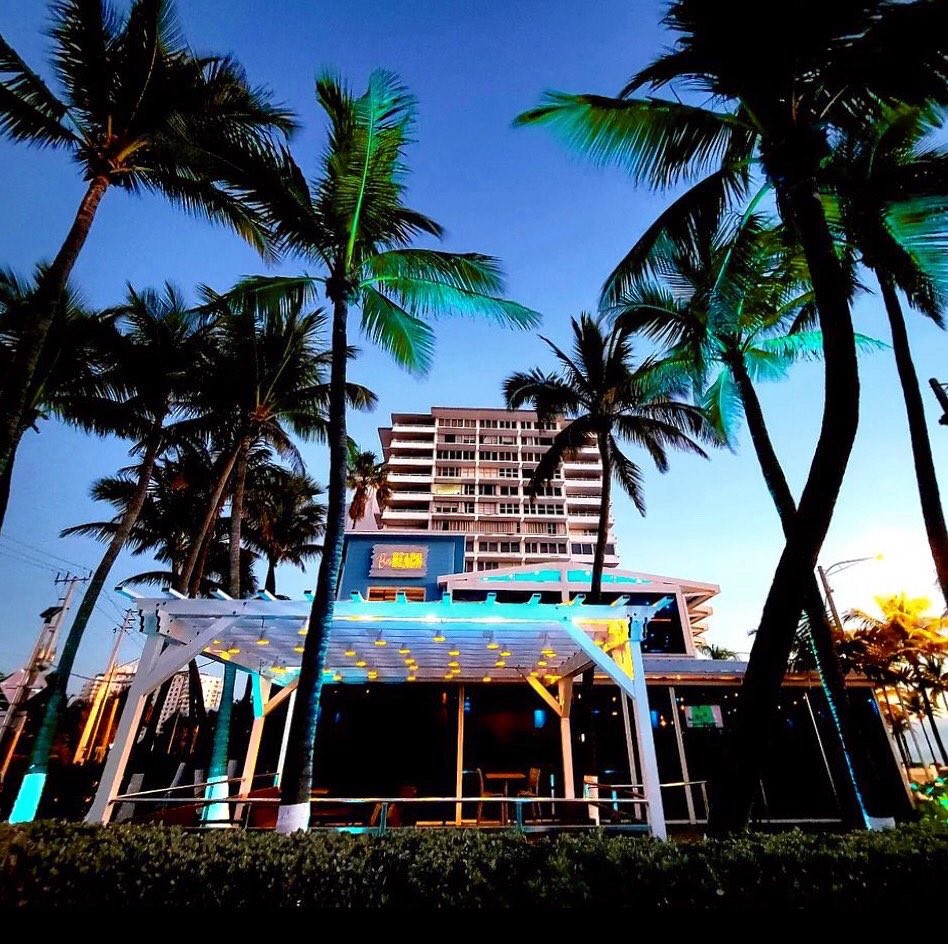 bosbeach's tweet photo. Start the weekend early at Bo’s Beach! Enjoy Live Music starting at 5pm
📸: @jdnphotog 
🍺☀️🌴
#bosbeach #openairdining #livemusic #beachviews #oceanviews #florida #fortlauderdalebeach #fortlauderdalefoodies #fortlauderdaleeats #hellosunny #everythingsbetteratthebeach https://t.co/IUQPZ6L2a5