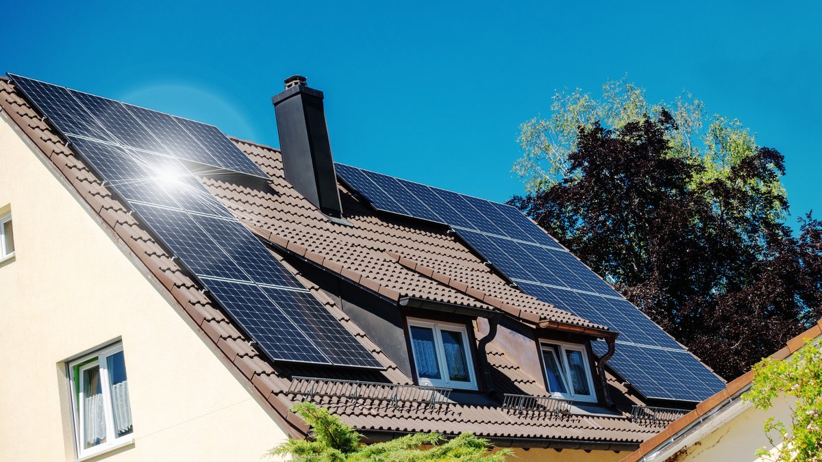 BalkanGreEnNews's tweet photo. #dobrevesti
#EPS objavio modele ugovora o potpunom snabdevanju za prozjumere - ispunjeni uslovi da građani i firme instaliraju ☀️solarne panele☀️i povežu nova postrojenja na mrežu #solar #solarnipaneli #prozjumeri
https://t.co/G7jZ80hggW https://t.co/8B5dFP4Vh1