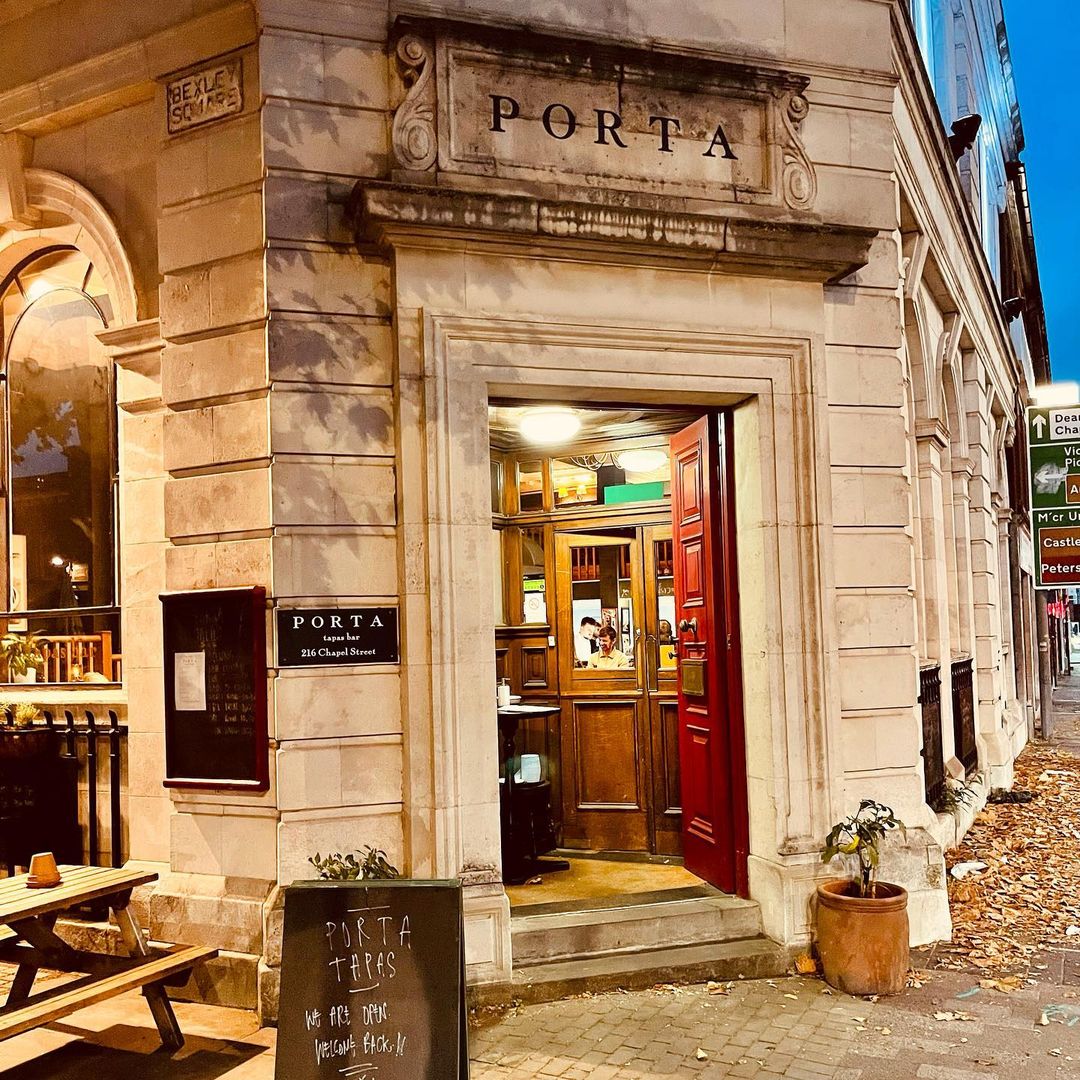 Time for Tapas? 🥘

Just a 3 minutes’ walk away from Atelier is Porta, a hidden gem where you can find delicious tapas dishes and wine! 

#manchester #salford #manchesterapartments #salfordapartments