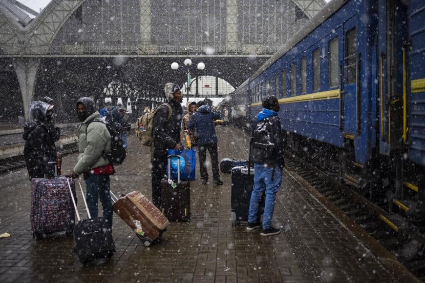 Prevented from getting on trains, pulled off trains, told ‘All Blacks have to get off the bus,’ – these are the accounts we heard from foreign nationals, many of them young international students, about trying to escape Ukraine. @hrw report out today hrw.org/news/2022/03/0…