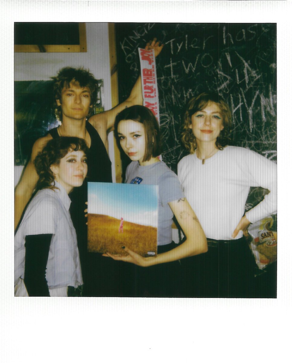 regrettesband's tweet image. OUR NEW ALBUM ‘FURTHER JOY’ IS COMING ON APRIL 8th. PRESAVE THAT SHIT.

alsoooo ‘that’s what makes me love you’ our new song and vid is out RN !!!

AND you bet ur ass we’re tourin it all baby! swipe over for new added tour dates, presale up on tuesday !!!! yayayayy 🏃🏼‍♂️🏃🏼‍♂️🏃🏼‍♂️