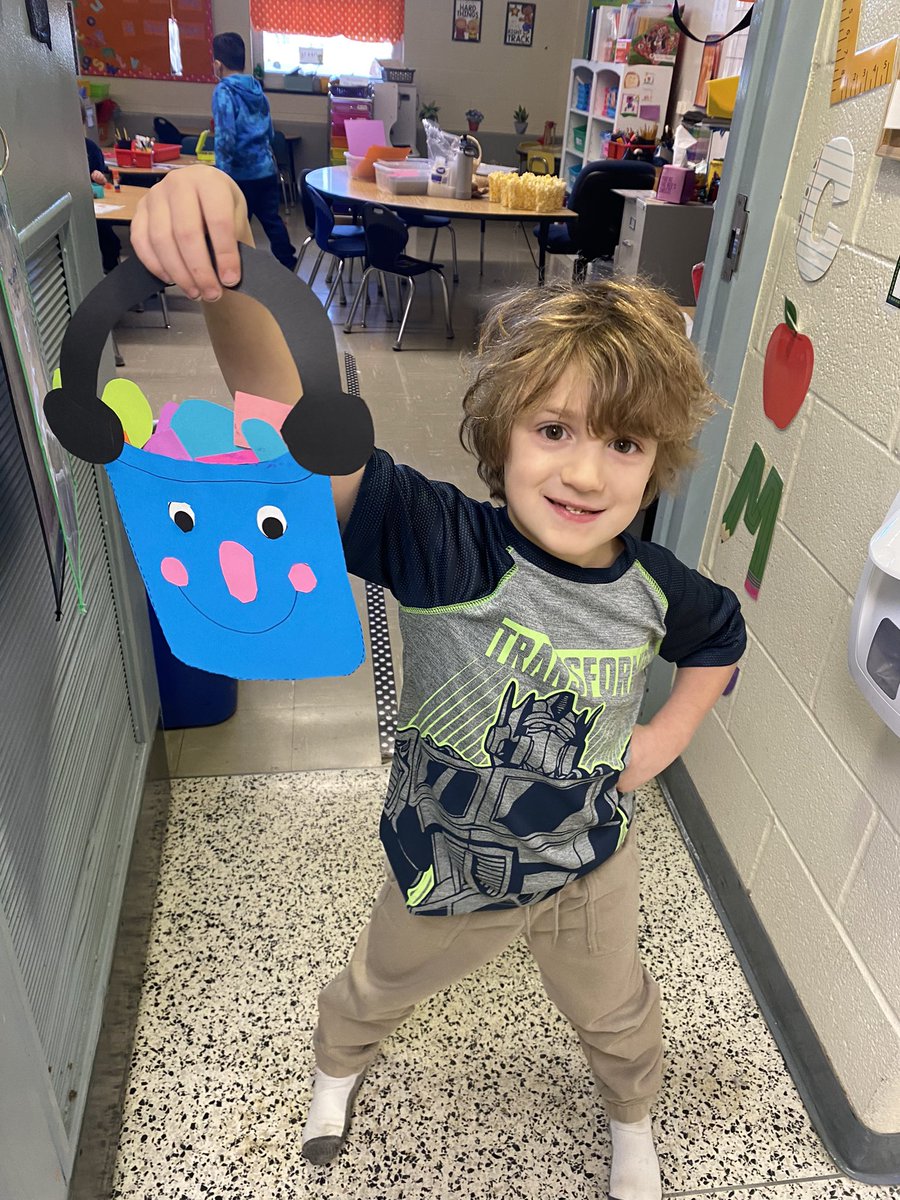 MissMarcheschi's tweet photo. Every day is a great day to fill somebody’s bucket! 🙂🤩👏🏼🌈☘️
#beLoveland @LECCTigerCubs https://t.co/tjUXAcrfYx