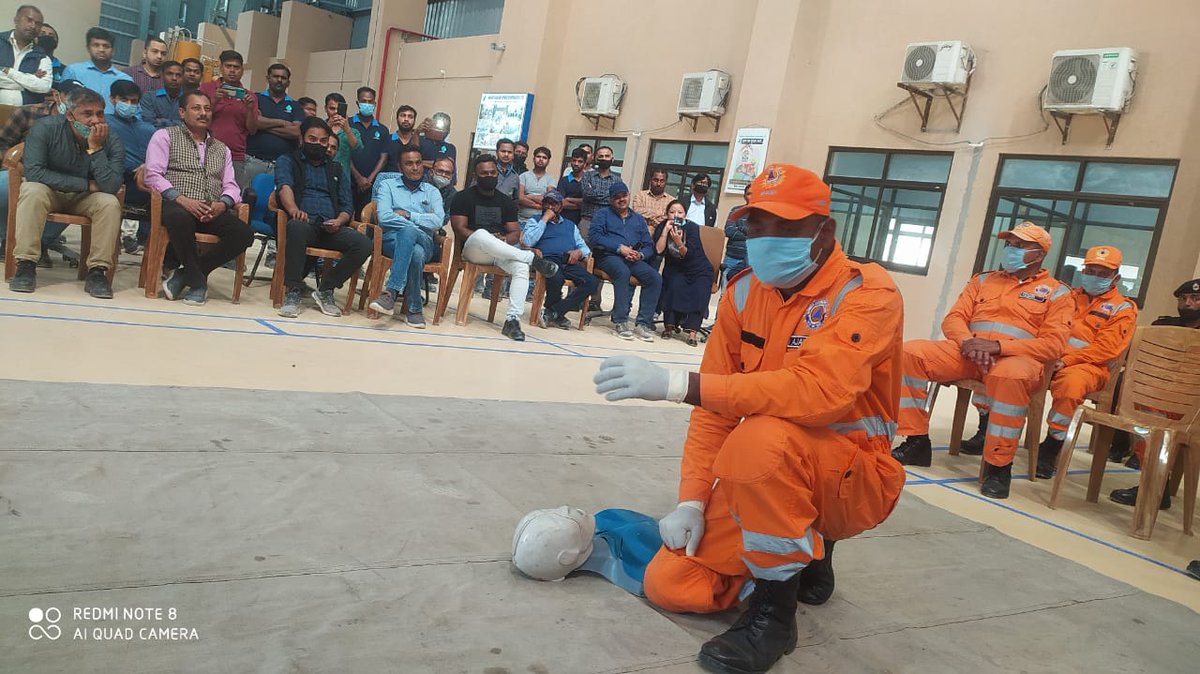 02ndrf's tweet image. #CapacityBuildingProgram
A team of @2_ndrf conducted an #awareness program for the staffs of M.B.Power Project, Rangpo, Sikkim with the topics of 
🔸BLS &amp;amp; CPR
🔸Control Bleeding &amp;amp; First Aid duties
🔸 Emergency Rescue Techniques etc.
@AtulKarwal 
@NDRFHQ 
@sikkimgovt 
@PIB_India