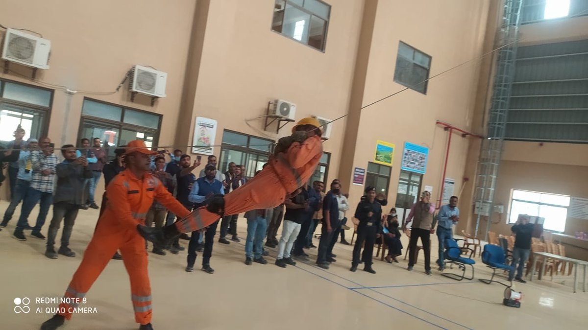 02ndrf's tweet image. #CapacityBuildingProgram
A team of @2_ndrf conducted an #awareness program for the staffs of M.B.Power Project, Rangpo, Sikkim with the topics of 
🔸BLS &amp;amp; CPR
🔸Control Bleeding &amp;amp; First Aid duties
🔸 Emergency Rescue Techniques etc.
@AtulKarwal 
@NDRFHQ 
@sikkimgovt 
@PIB_India
