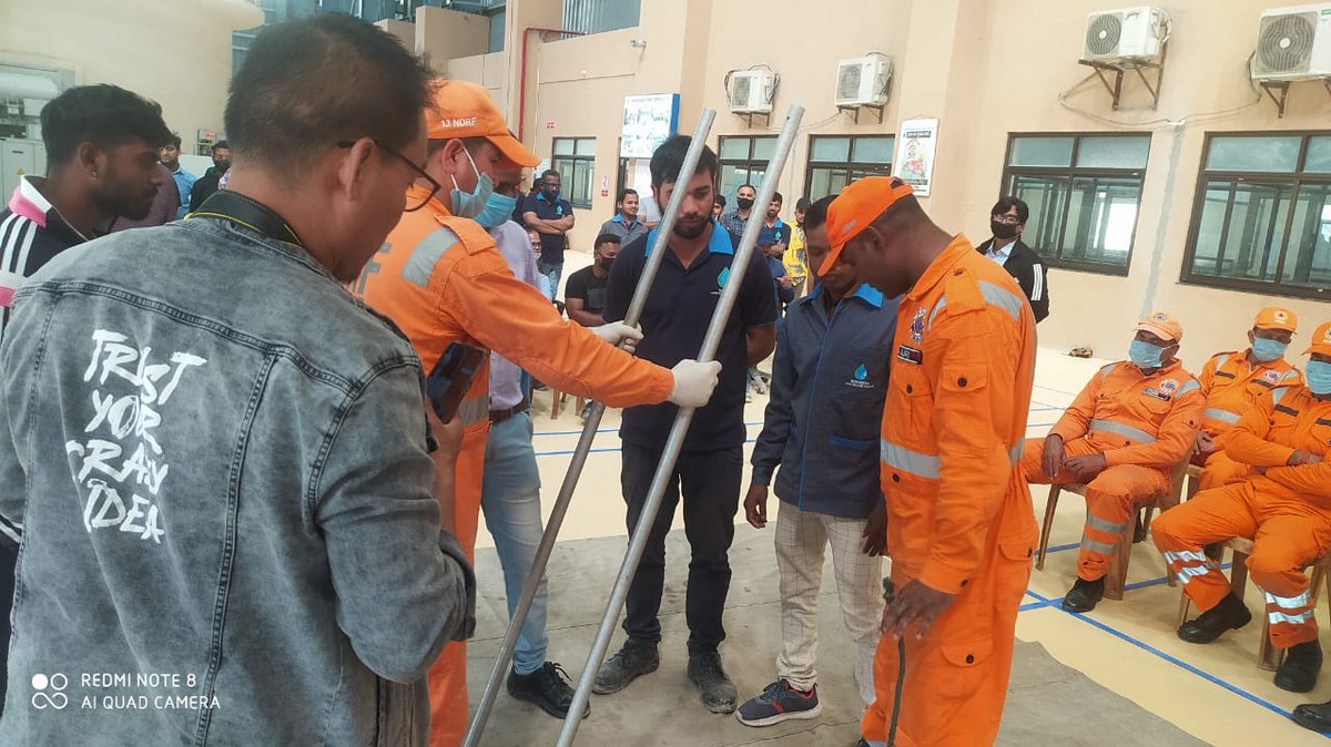 02ndrf's tweet image. #CapacityBuildingProgram
A team of @2_ndrf conducted an #awareness program for the staffs of M.B.Power Project, Rangpo, Sikkim with the topics of 
🔸BLS &amp;amp; CPR
🔸Control Bleeding &amp;amp; First Aid duties
🔸 Emergency Rescue Techniques etc.
@AtulKarwal 
@NDRFHQ 
@sikkimgovt 
@PIB_India