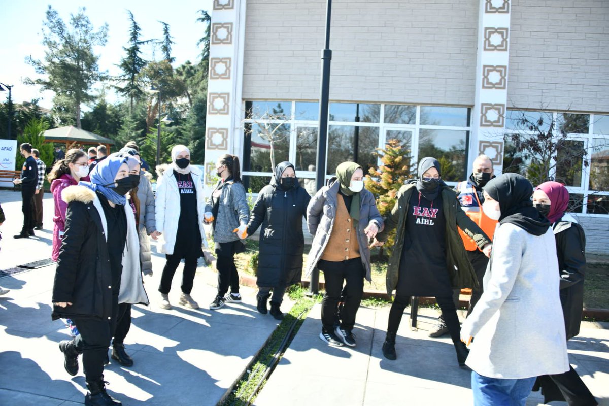 Valimiz Sayın Doç. Dr. <a href="/zulkifdagli/">Doç. Dr. Zülkif Dağlı</a>, Büyükşehir Belediye Başkanı @mustafademirbsb ve kurum müdürleriyle birlikte, İçişleri Bakanımız Sayın <a href="/suleymansoylu/">Süleyman Soylu</a>'nun talimatlarıyla ilan edilen ‘Afet Tatbikat Yılı’ çerçevesindeki 1-7 Mart Deprem Haftası etkinlikleri kapsamında afet